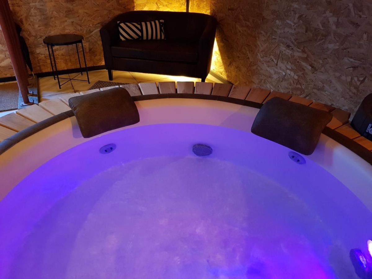 Au Soleil Vert - Chambre De Charme Avec Spa Et Sauna Prives Zeggers-Cappel Exterior photo